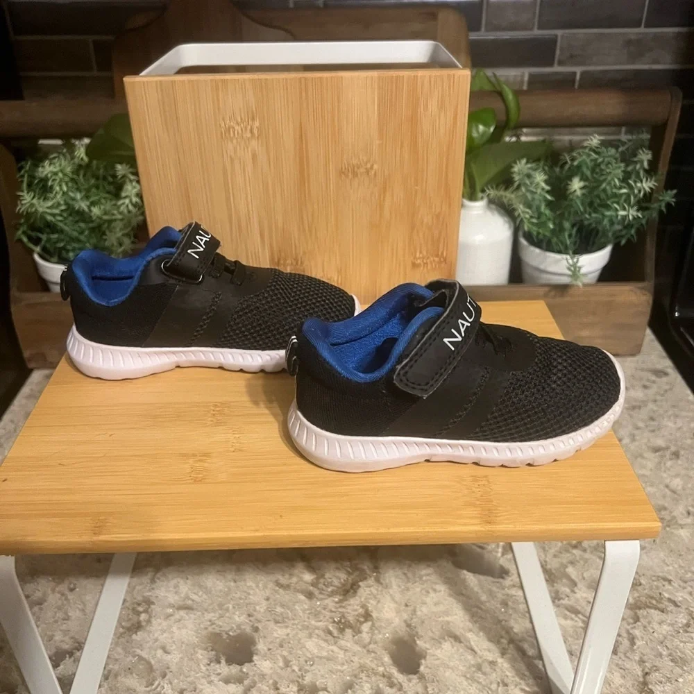 Nautica lightweight breathable